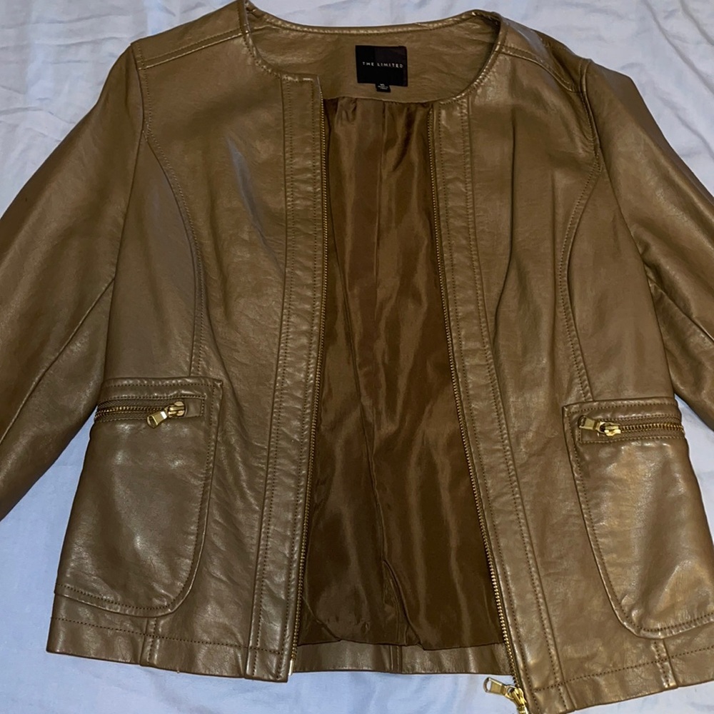 LeatherJacket kind cropped comes to end of stomach